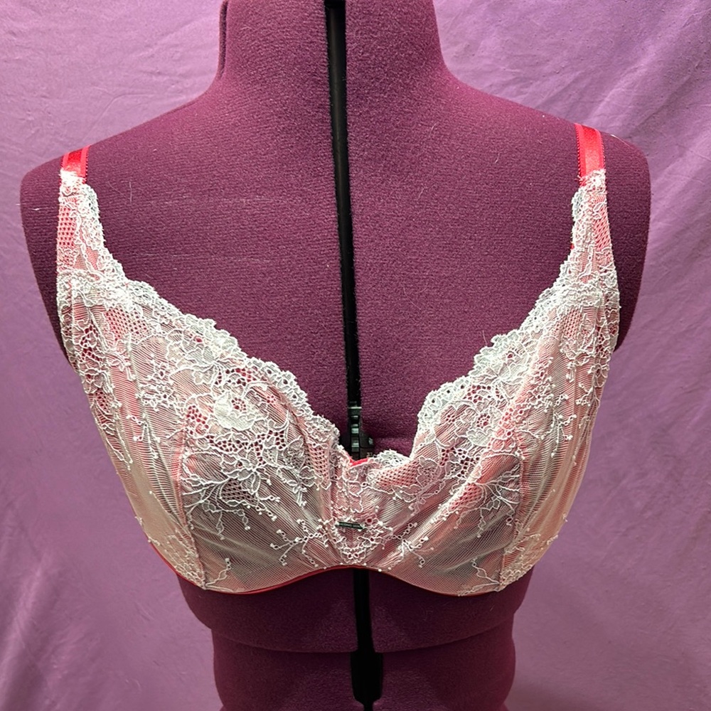 Victoria's Secret Red and White Lace Unlined Demi Bra 36DD